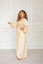 Load image into Gallery viewer, Caftan brodé 2023 - Drap de soie