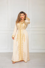 Load image into Gallery viewer, Caftan brodé 2023 - Drap de soie