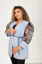 Load image into Gallery viewer, Veste crêpe de soie &amp; manches en dentelle
