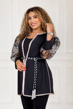 Load image into Gallery viewer, Veste crêpe de soie &amp; manches en dentelle
