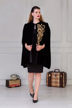 Load image into Gallery viewer, New - Cape velvet - Majesty Cape - Cape pour femme - Cape en Velours
